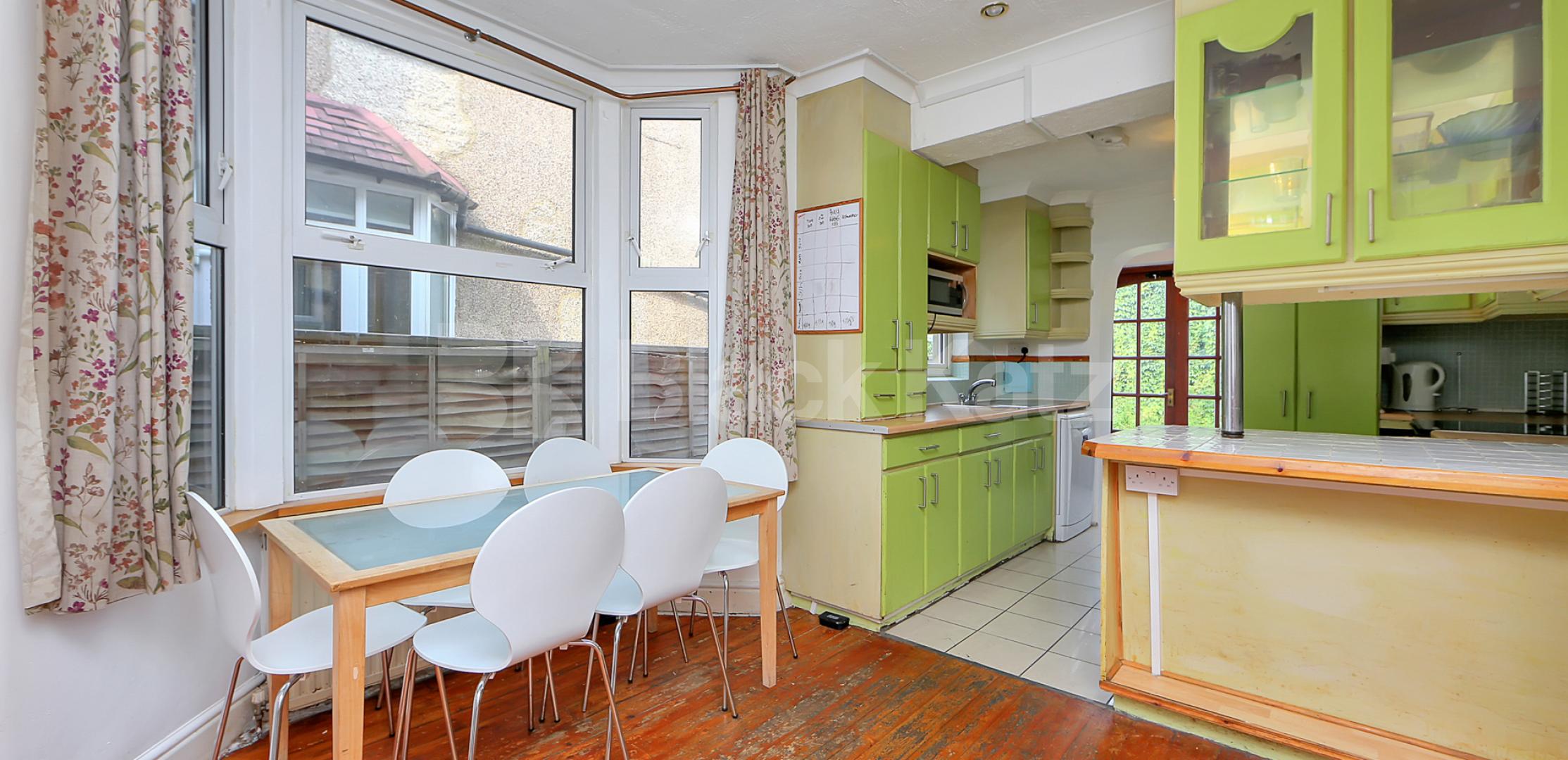 			LET , 5 Bedroom, 1 bath, 1 reception House			 Trundleys Road , Surrey Quays